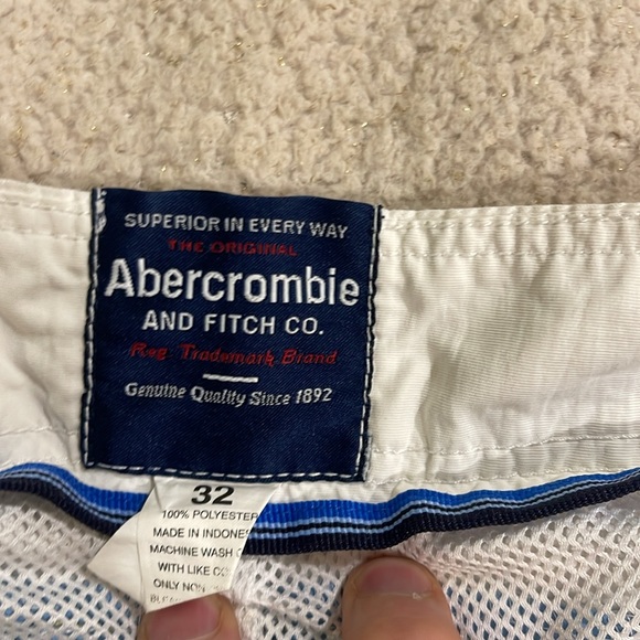 Abercrombie and Fitch men’s board shorts - Picture 2 of 4